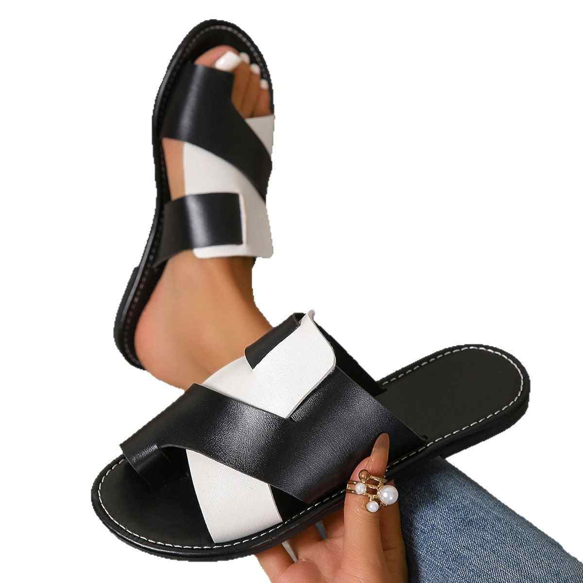 Black and white toe post flats sandals made of rubber and artificial PU.
