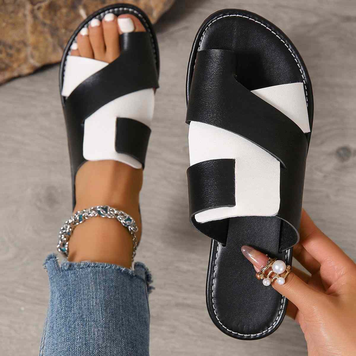 Toe Post Flats Sandals featuring rubber and artificial PU material.