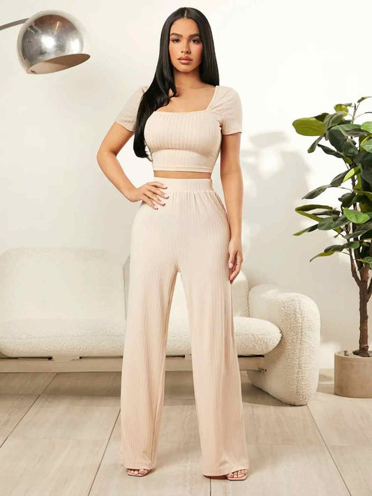 Square neck top and pants set in beige with moderate stretch, made of polyester and elastane.