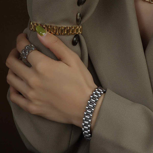 Titanium steel chain bracelet, gold-plated, 6.9-inch length, elegant accessory.