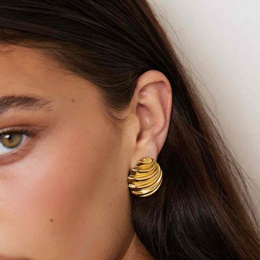 Stainless steel shell shape stud earrings in 18K gold plating.
