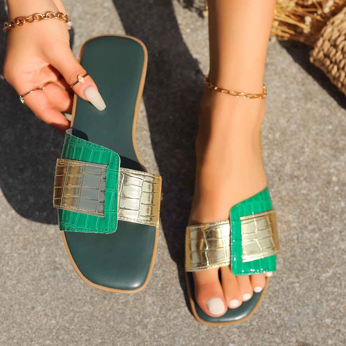 Open toe flats sandals in PU leather and rubber.