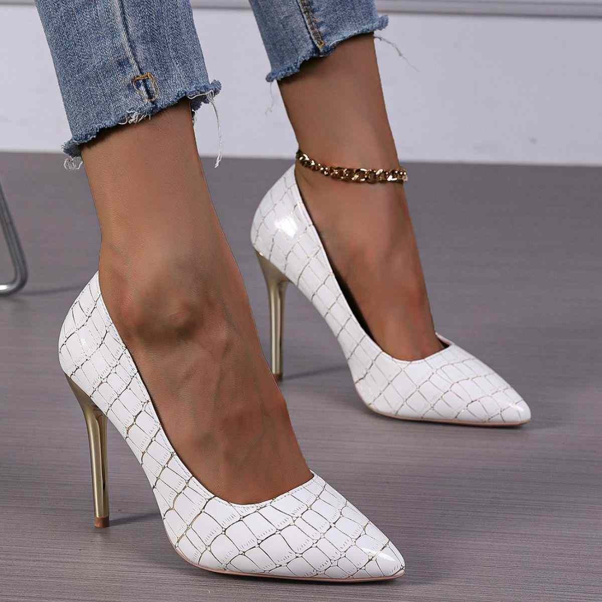 White point toe stiletto pumps made of PU leather with high heels.